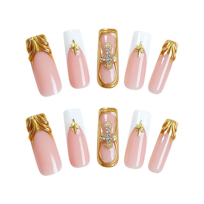 Kreatives Kunstnagelset mit glitzernden Goldverzierungen Karnz