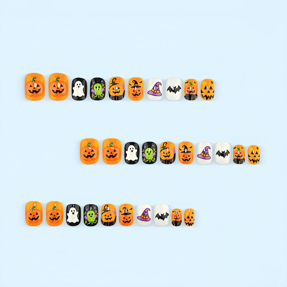 Kunstnägel mit gruseligen Halloween-Motiven Karnz