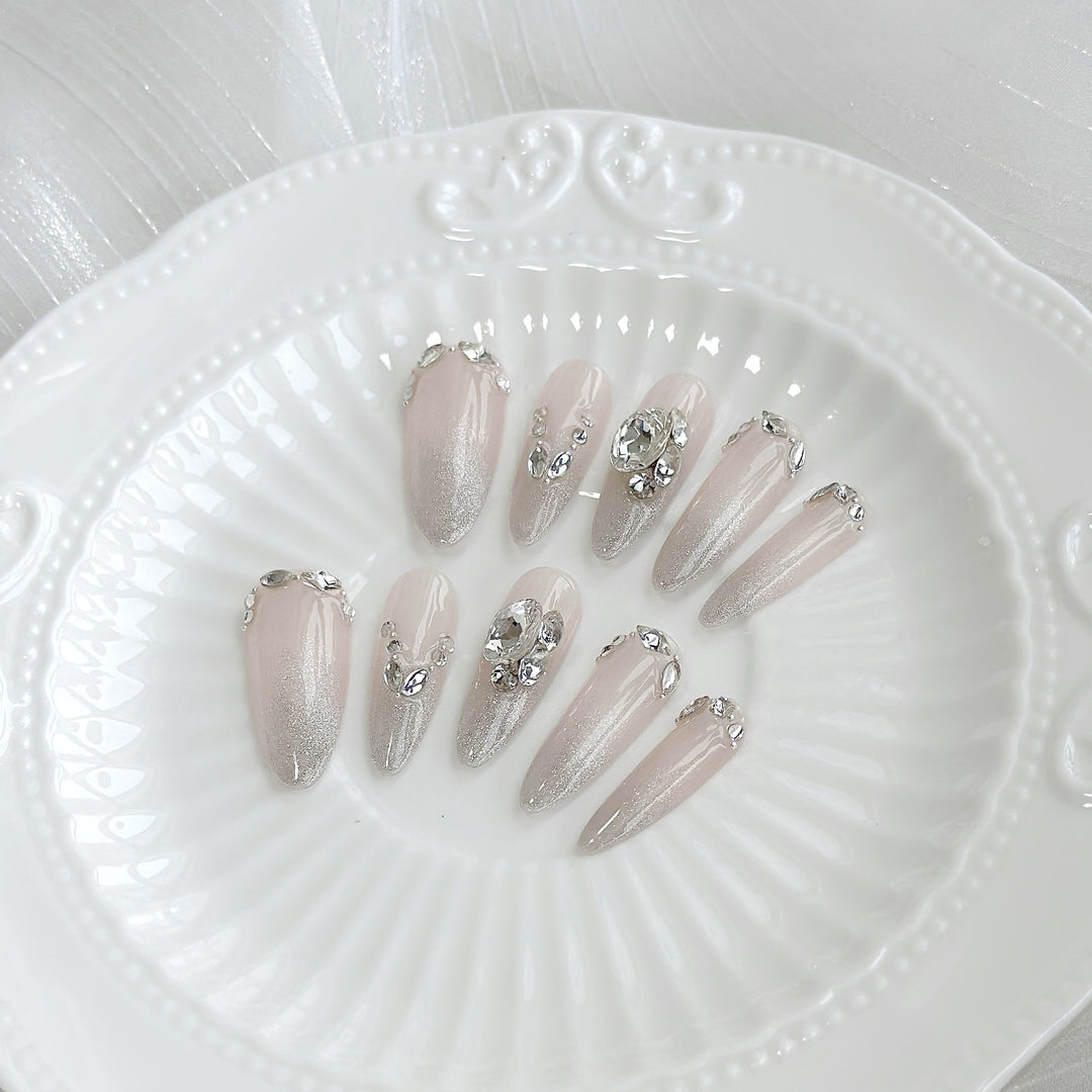 Elegantes Press-on-Nagel-Set mit Strassverzierungen
