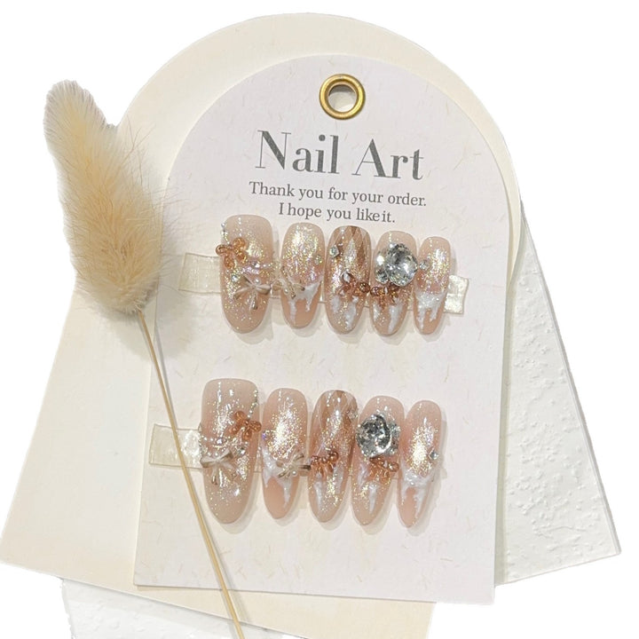 Künstliche Nagelspitzen mit Eleganten Glitzerdetails Karnz
