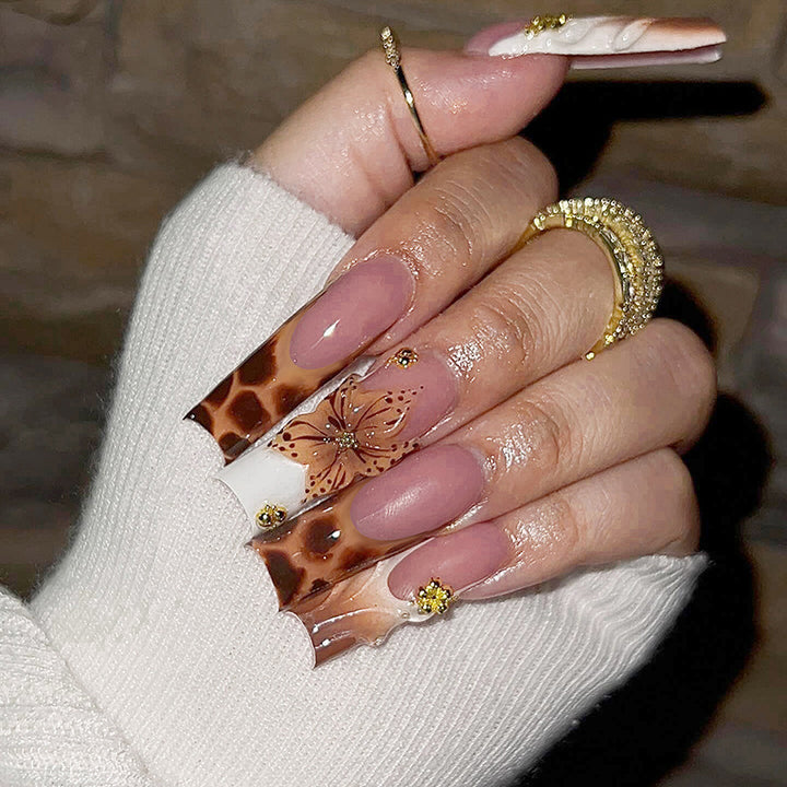 Elegante florale Press-On-Nagelset Karnz