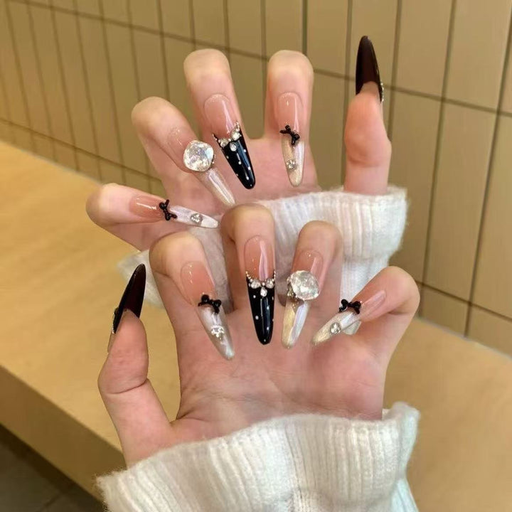 Dekorative Nagelkunst
