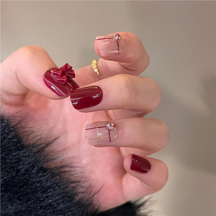 Dekoratives Press-On Nagelkunstset mit 3D Schleifenakzenten Karnz