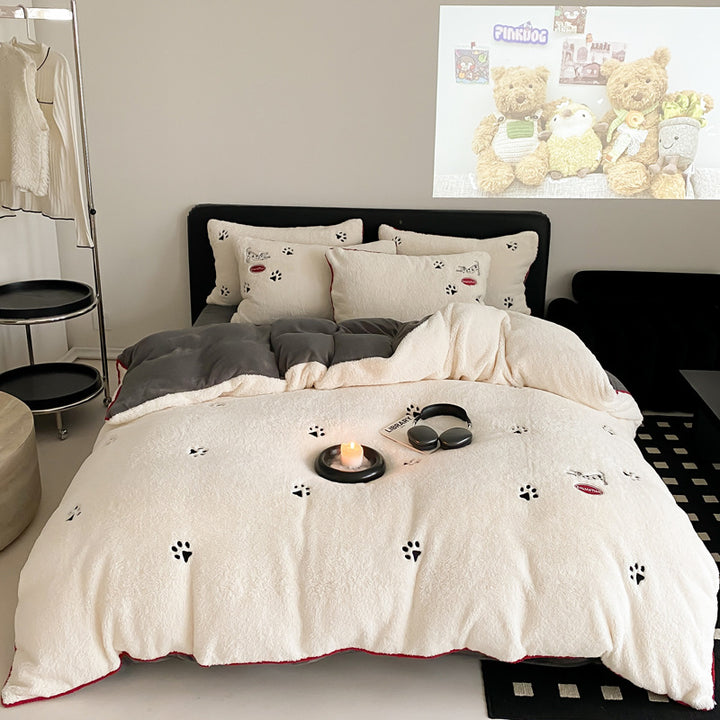 Kuschelige Teddyfleece-Bettgarnitur mit bunten Pünktchen und extra-weicher Oberfläche