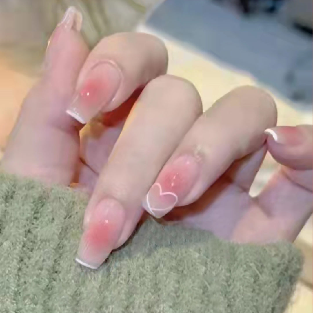 Kunstfingernägel mit Stilvollem Herz- und Ombre-Design Karnz