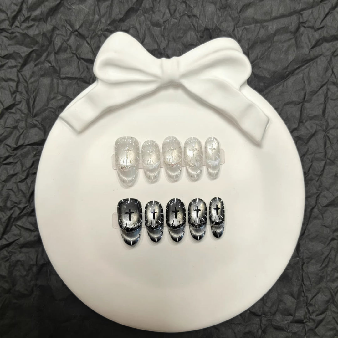 Künstlerisches Press-On Nagelset mit einzigartigen Kreuzdesigns