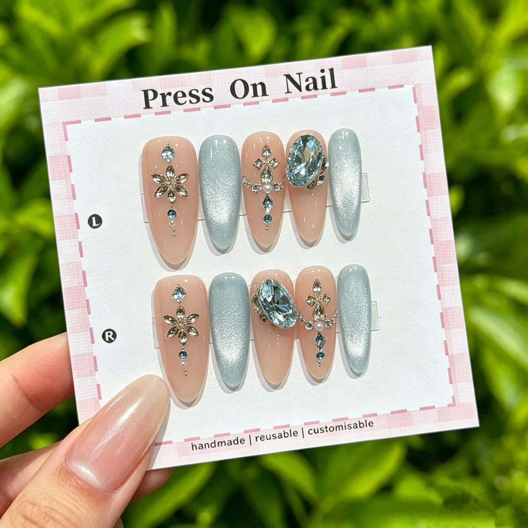 Glamourös Press-On Nagelkunst Set mit dekorativen Strasssteinen