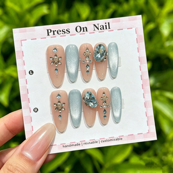 Glamourös Press-On Nagelkunst Set mit dekorativen Strasssteinen