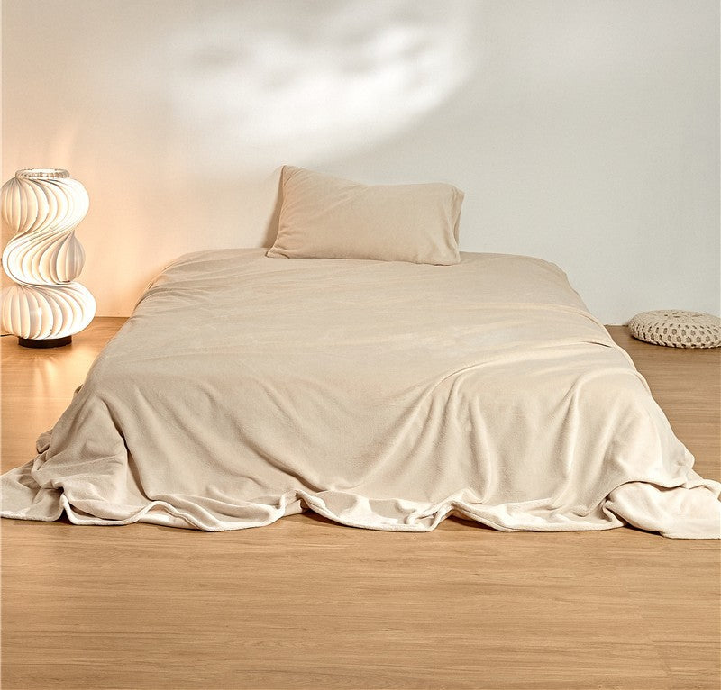 Kuscheldecke aus Mikrofaser mit samtiger Oberfläche und extra großem Format