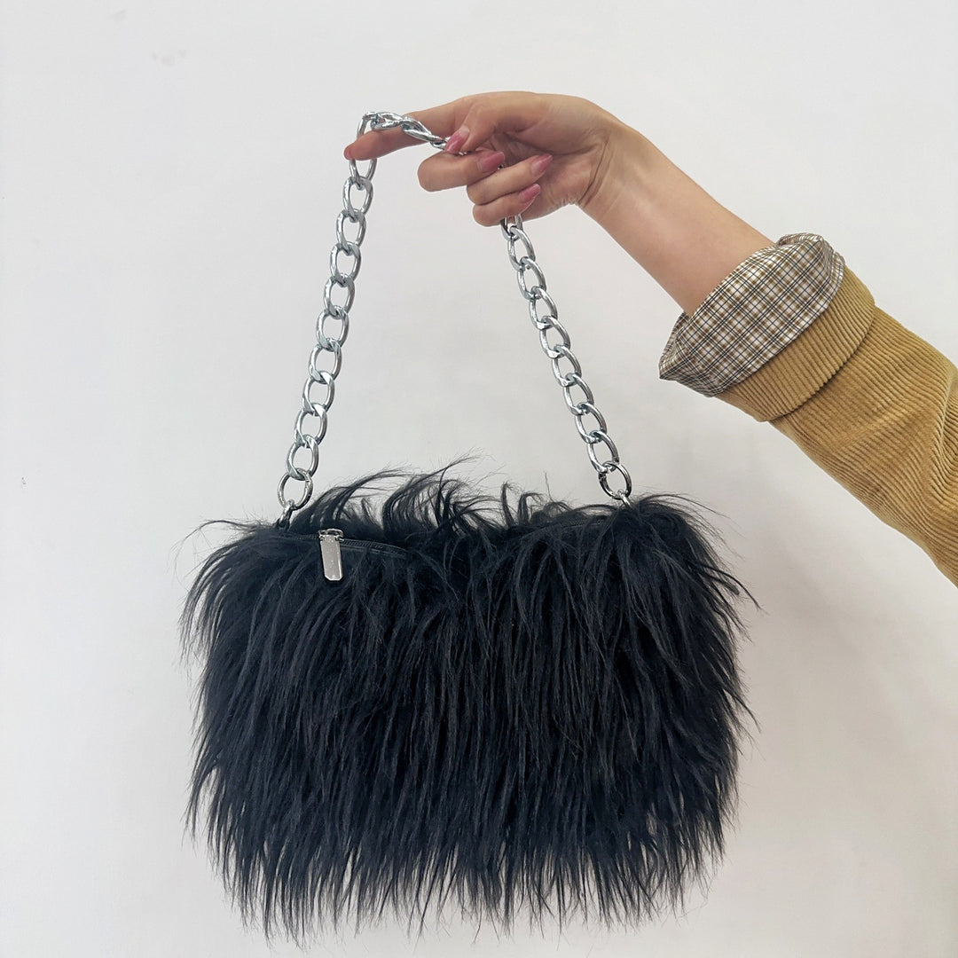 Faux Fur Clutch Tasche