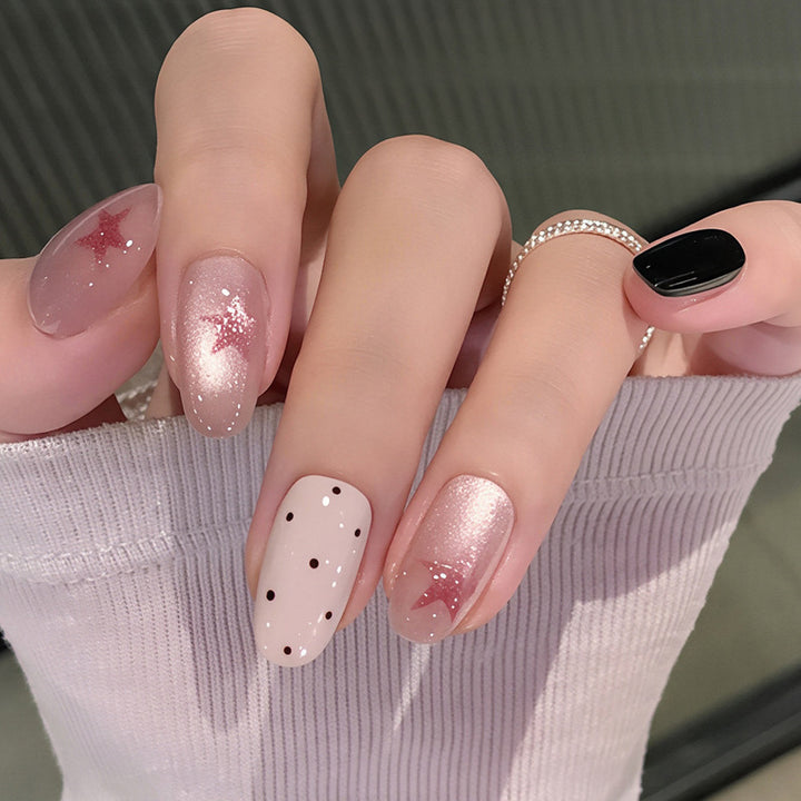 Künstlerisches Press-On-Nagel-Set mit mutigen Stern Designs Karnz