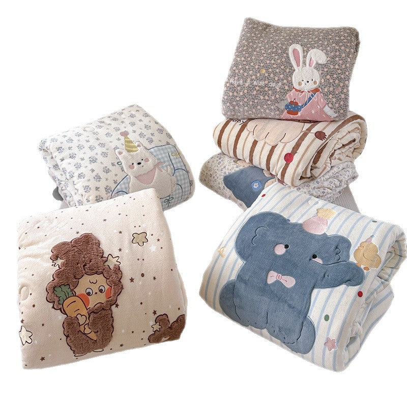 gesteppte Kuscheldecke mit 3D-Hasenapplikation und floralem Mikrofaserbezug