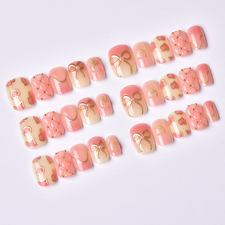 Elegantes Herz- und Band-Thema Press-On Nagelset Karnz