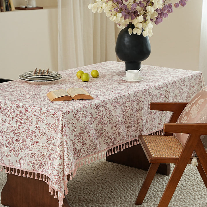 Tischdecke aus Baumwollmischgewebe mit floraler Jacquard-Optik und Quasten-Borte Karnz