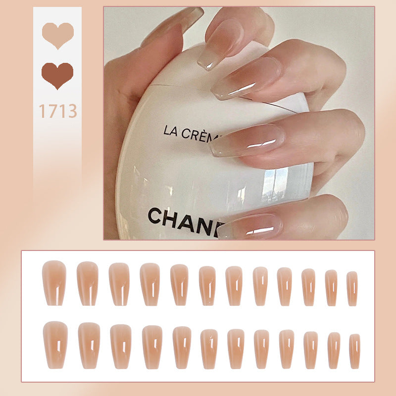 Kunstnagelset mit elegantem French-Tipp und Glitzerakzenten Karnz