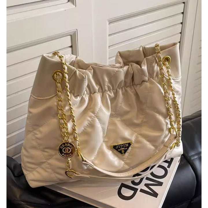 Gepolsterte Kettenschultertasche Karnz