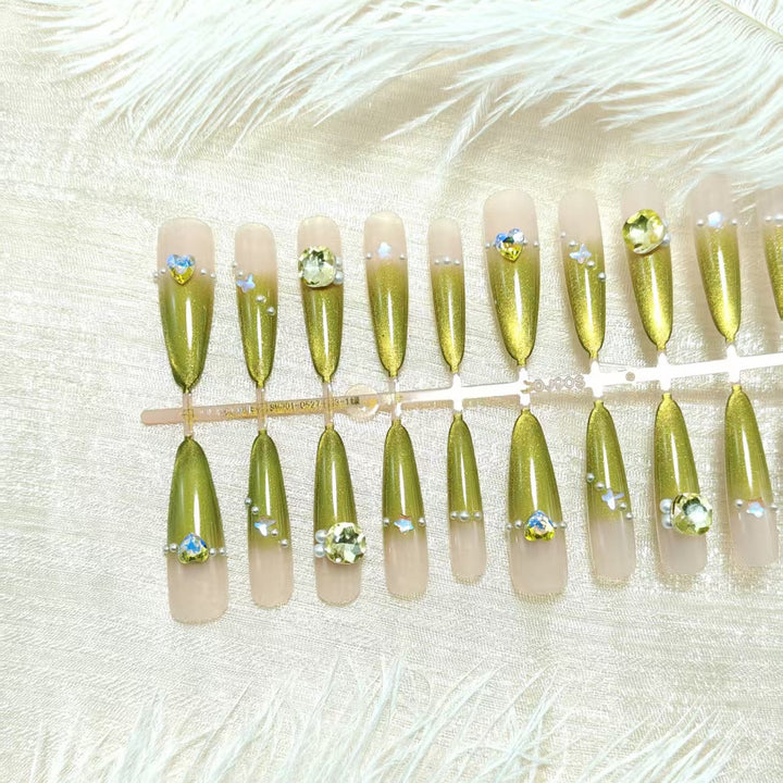 Kunstnägel mit Eleganten Glitzerakzenten Karnz