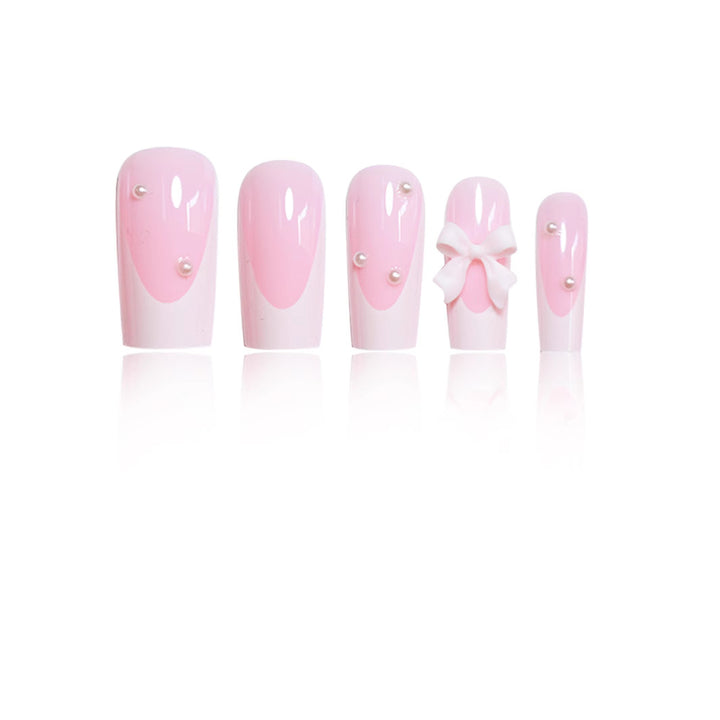 Dekorative Presse-Nagelkunst mit Schleifendetails Karnz