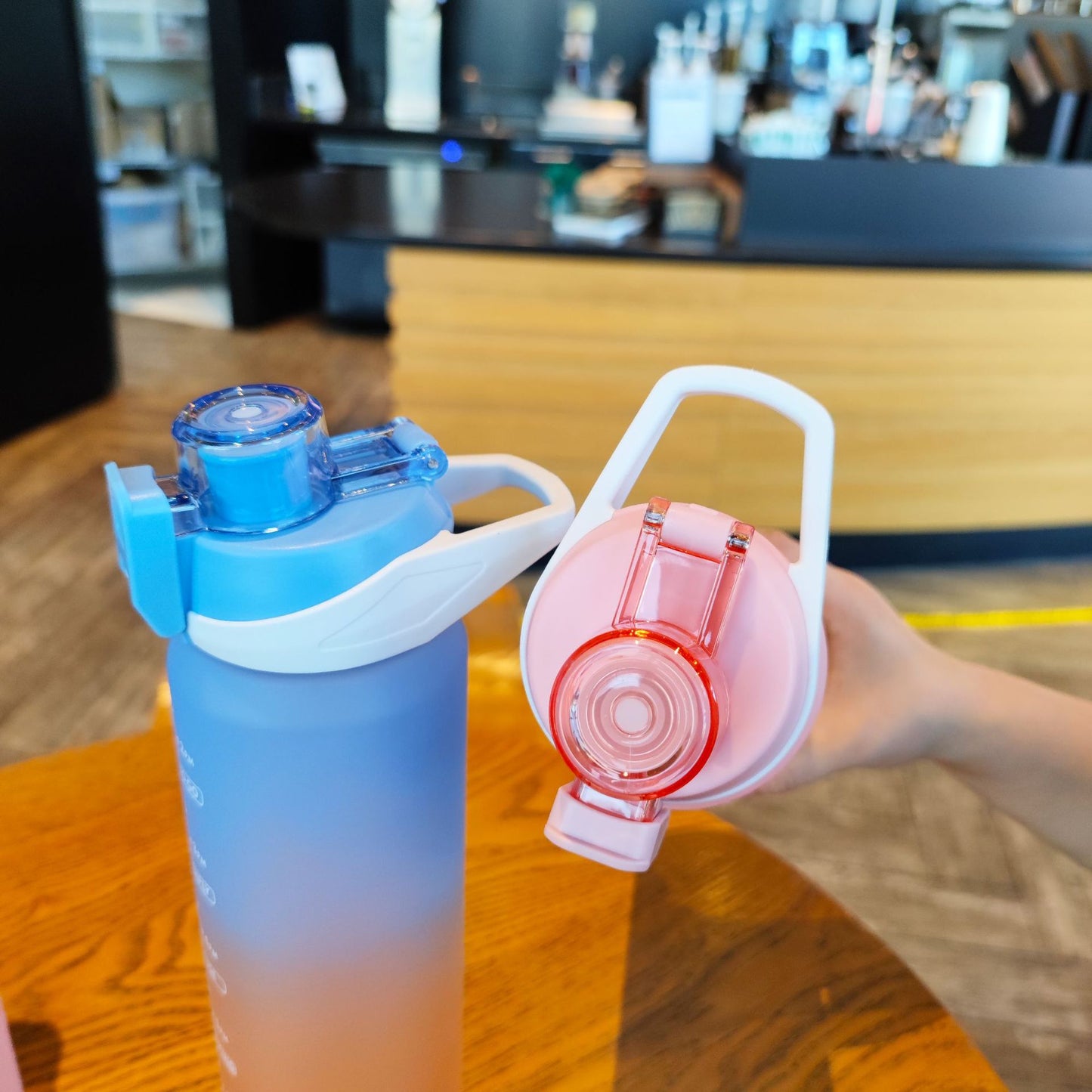 Damen Motivierende Trinkflasche mit einzigartiger Zeitmarkierung und sicherem Verschluss Karnz
