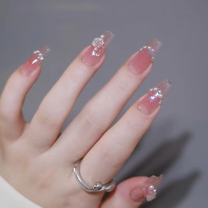 Dekoratives Press-On-Nagelset mit Strass-Akzenten Karnz