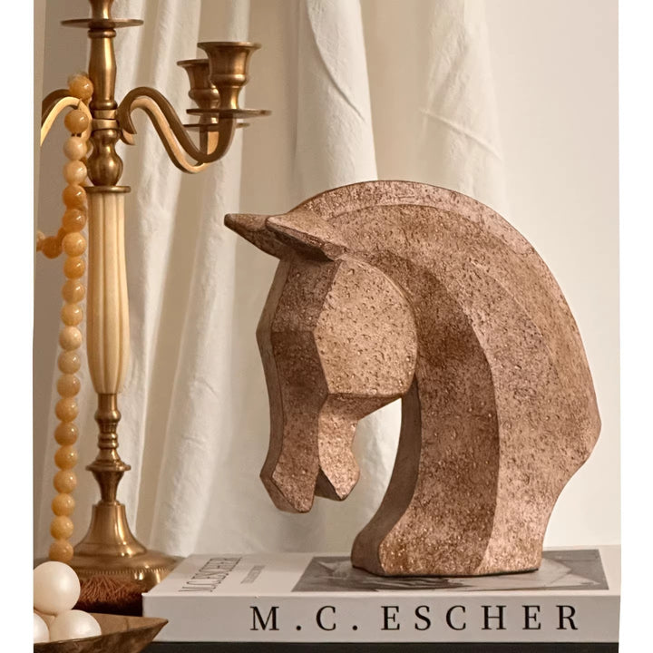 Künstlerische Elefantenskulptur mit Kind