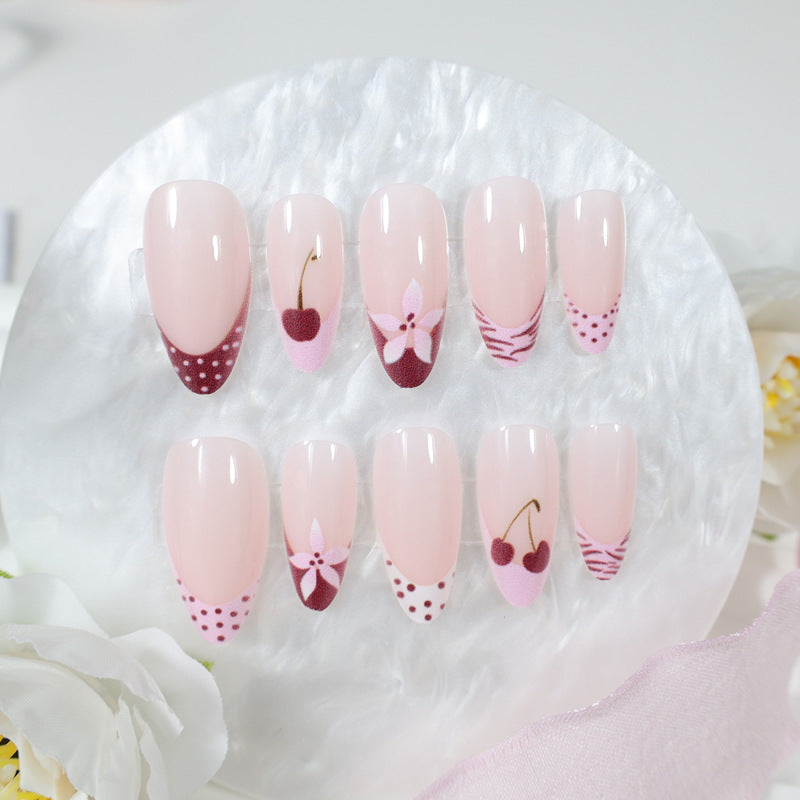 Kunstnagelset mit kreativen Blüten-, Herz- und Polka-Dots-Designs Karnz