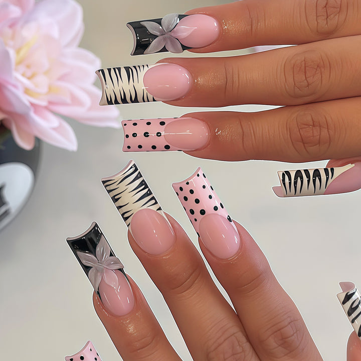 Dekorative lange Press-On Nagelkunst Tipps Karnz