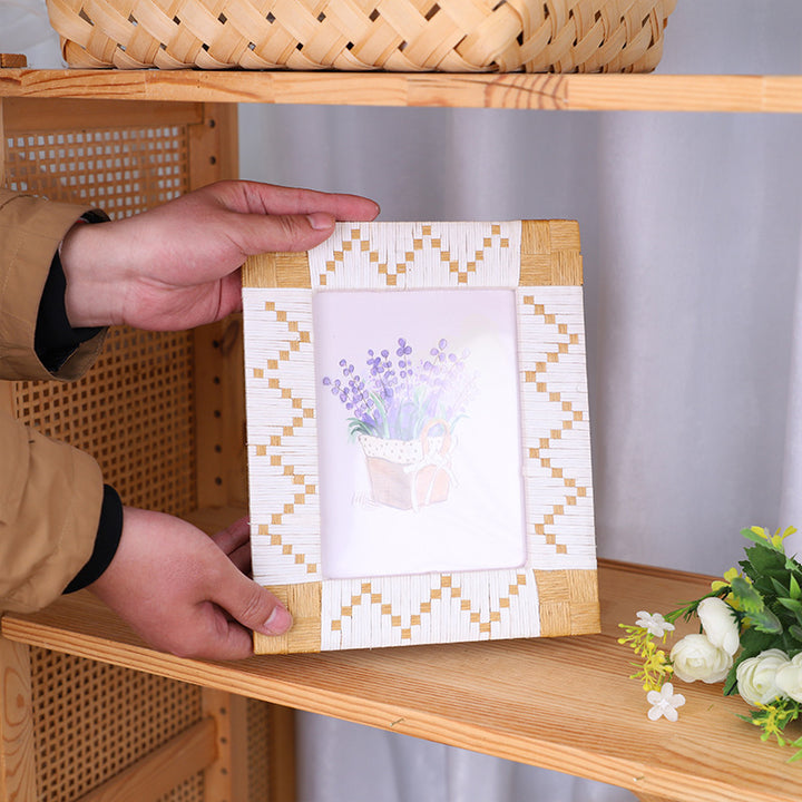 Rustikaler Rahmen Aus Geflochtenem Rattan Karnz