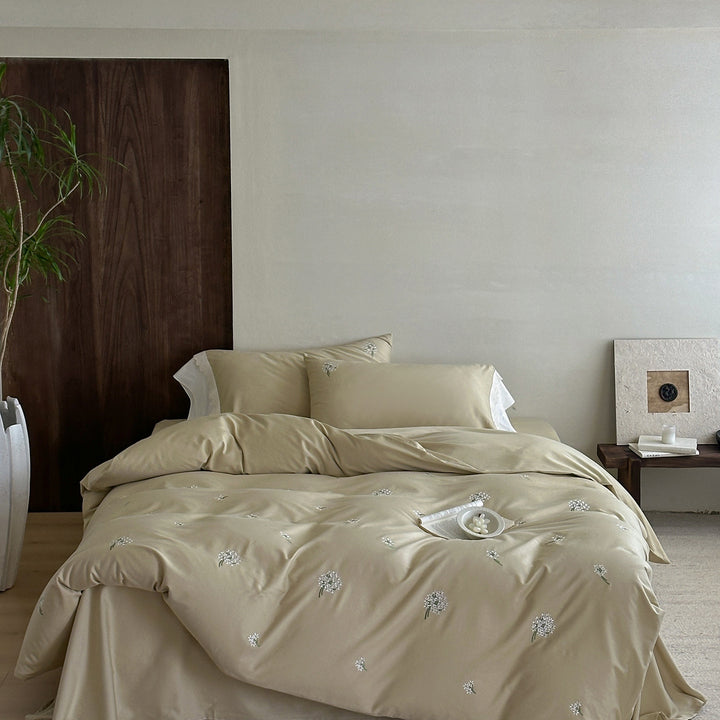 Luxuriöses Satin-Baumwoll-Bettwäscheset mit zarter Blumenstickerei