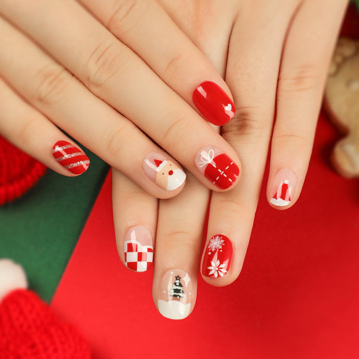 Festliche Nagelkunst mit Weihnachtsmotiven Karnz