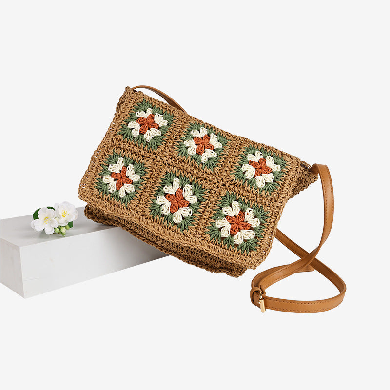 Damen Handtasche aus geflochtenem Naturmaterial mit bunten Applikationen Karnz