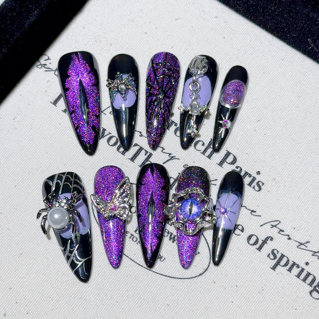 Gothic-inspirierte dekorative Nagelkunst-Tipps