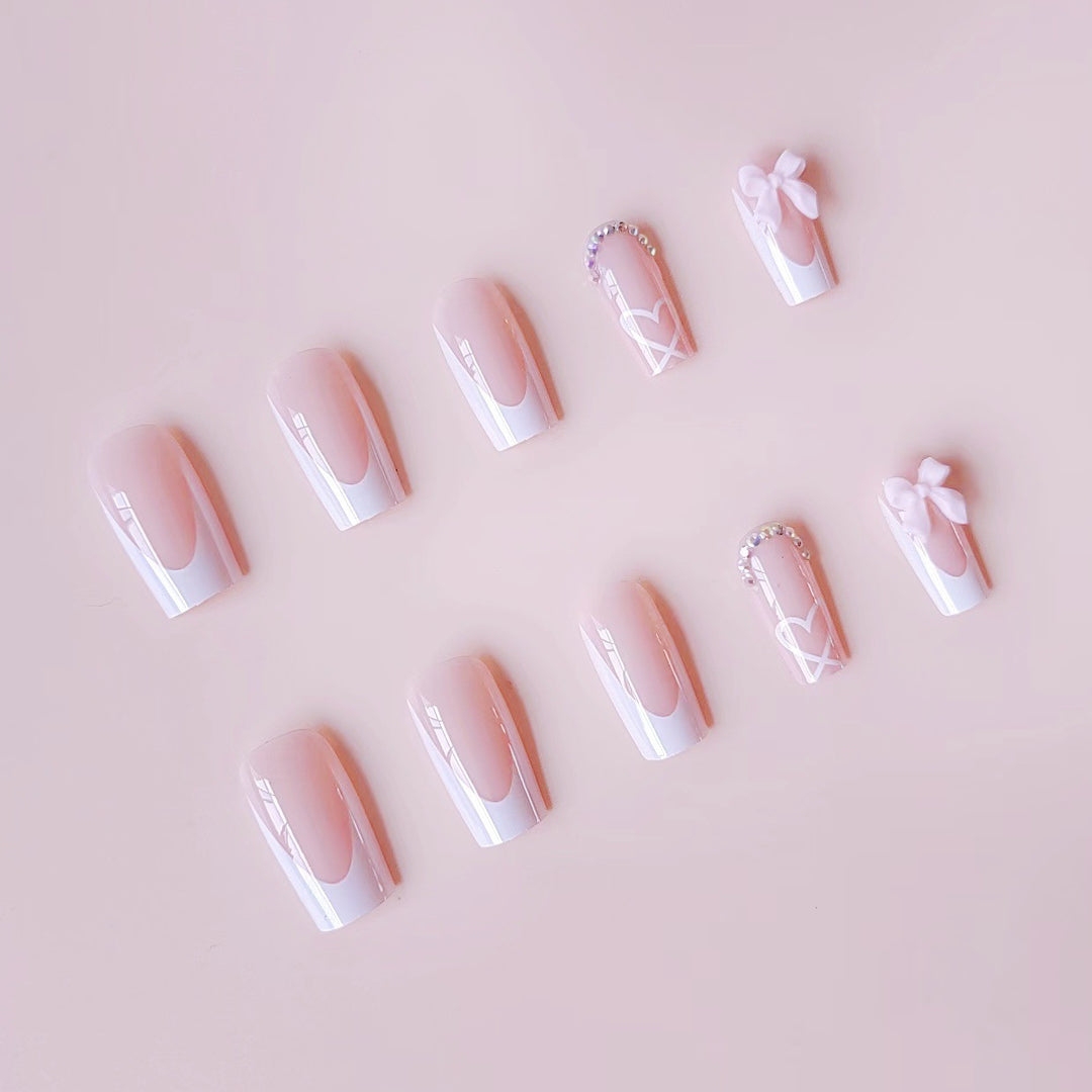 Kunstnagelset mit eleganten 3D-Schleifen und Strassverzierungen Karnz
