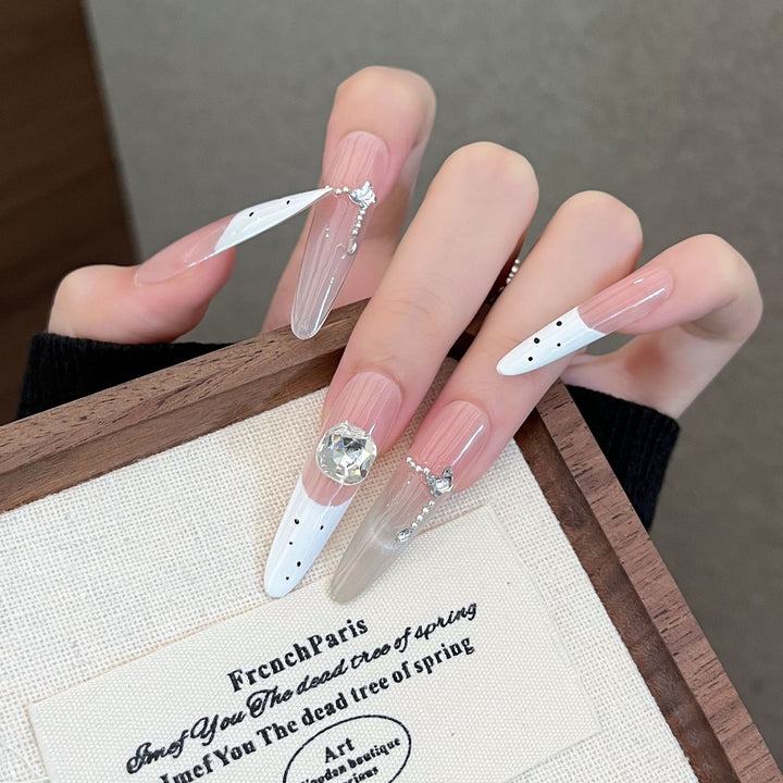 Elegantes handgefertigtes Press-On-Nagel-Set Karnz
