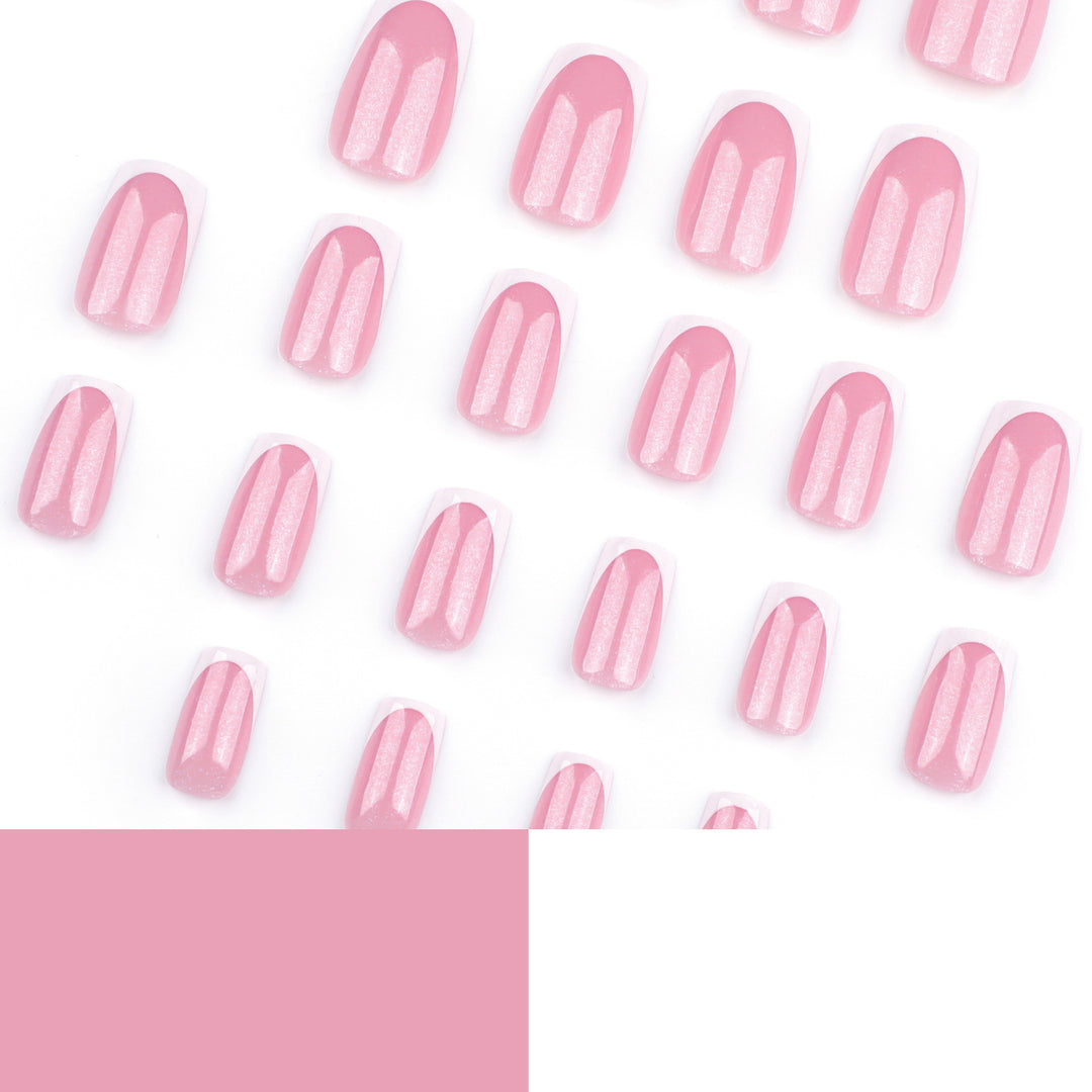 Funkelnde Nagelkunst mit elegantem French Tip Karnz