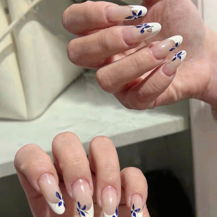 Dekorative Nagelkunst Karnz