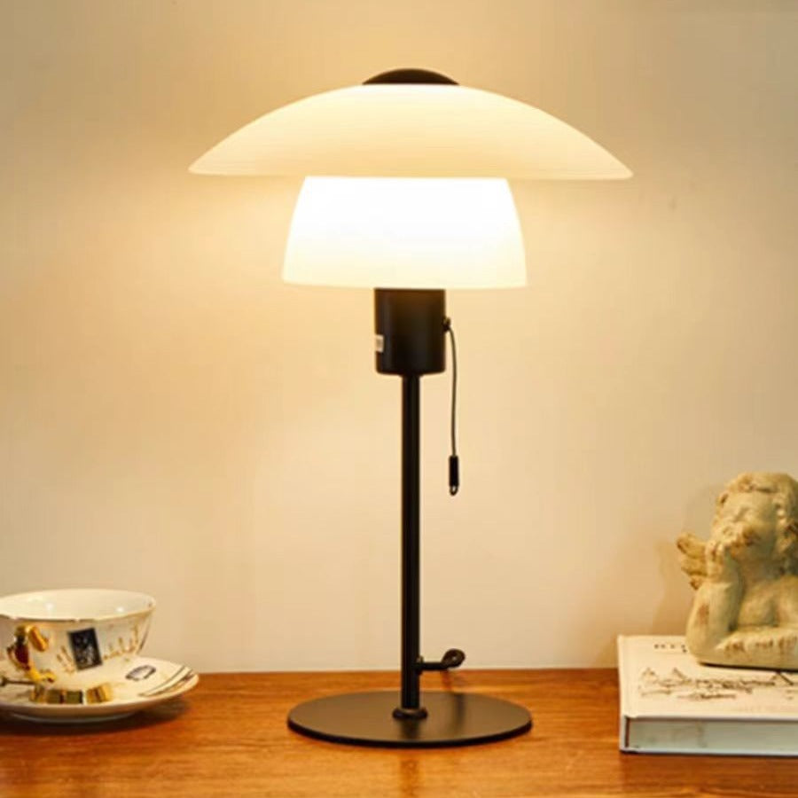 Schlanke moderne Tischlampe