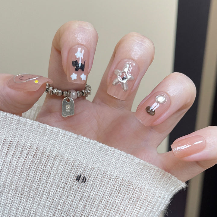 Dekoratives Press-On-Nagelset mit einzigartigen Designs Karnz