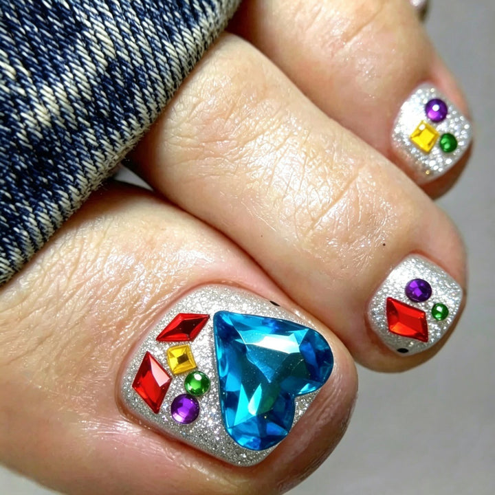 Fußnagelkunst mit Glamourösen 3D-Schmuckakzenten Karnz