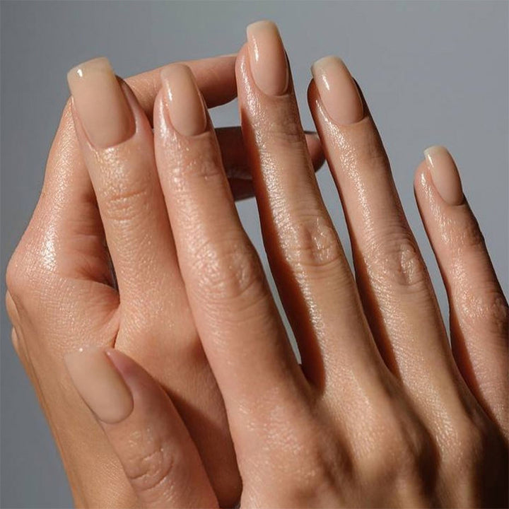 Kunstnagelset im eleganten Nude-Look Karnz