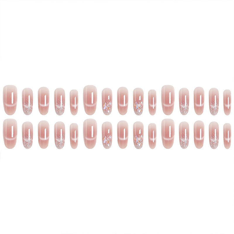 Kunstnagelset mit funkelnden Glitzerakzenten Karnz