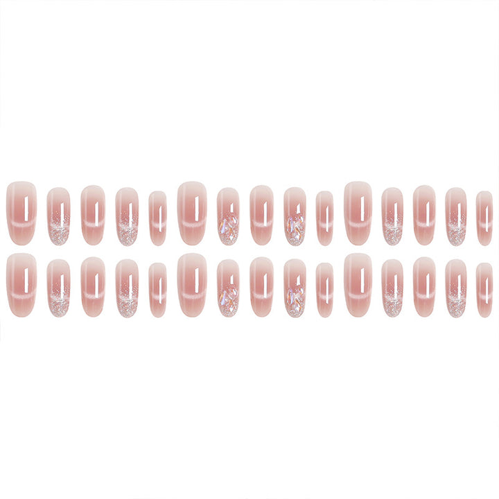 Kunstnagelset mit funkelnden Glitzerakzenten Karnz