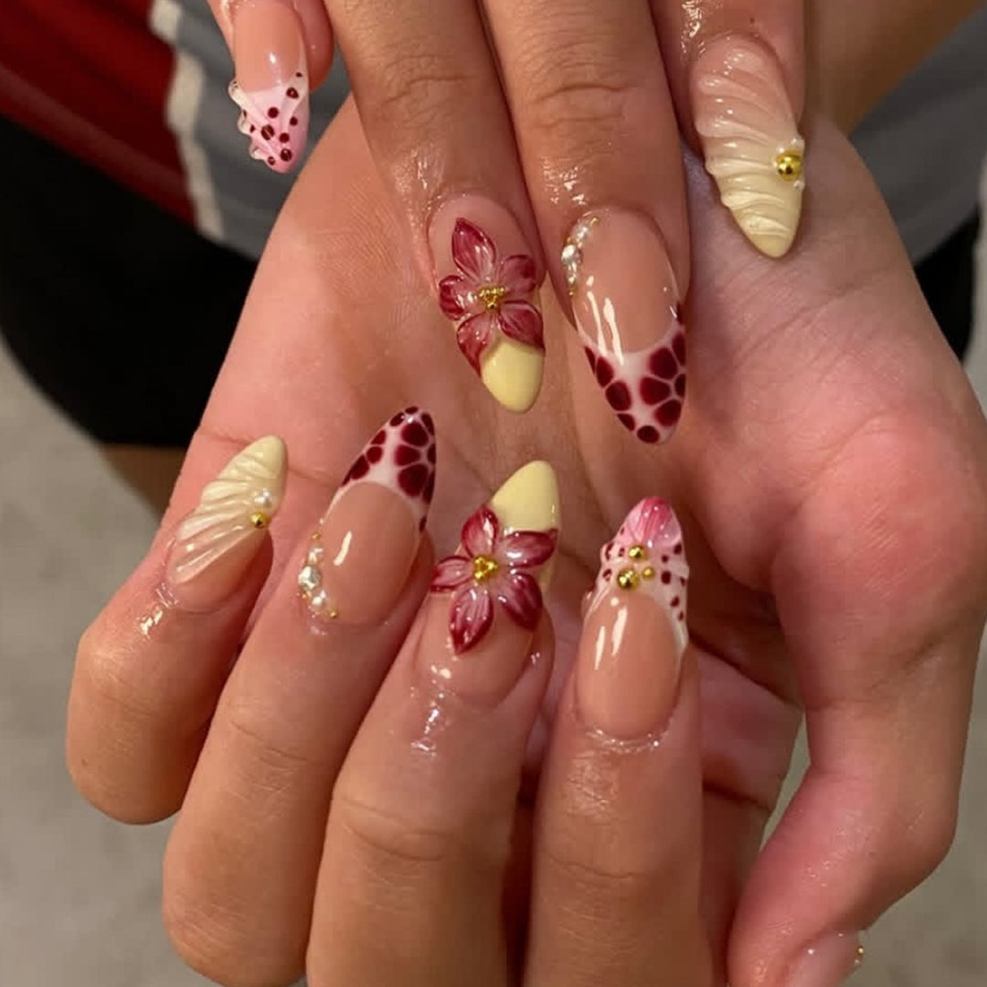 Künstlerisches Floral-Nageldesign-Kit Karnz