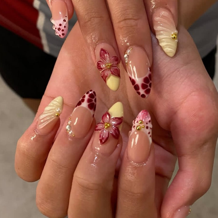 Künstlerisches Floral-Nageldesign-Kit Karnz