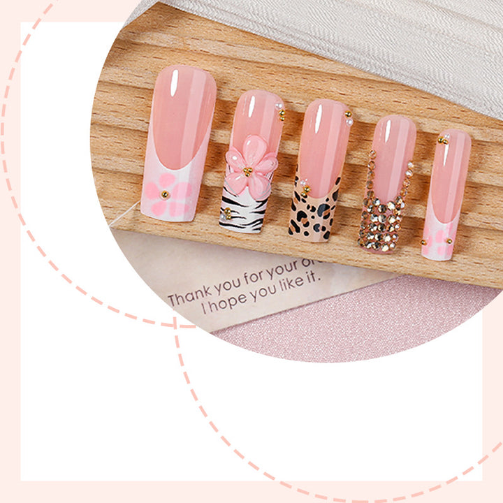 Elegantes dekoratives Press-On-Nagelset Karnz 1788495542