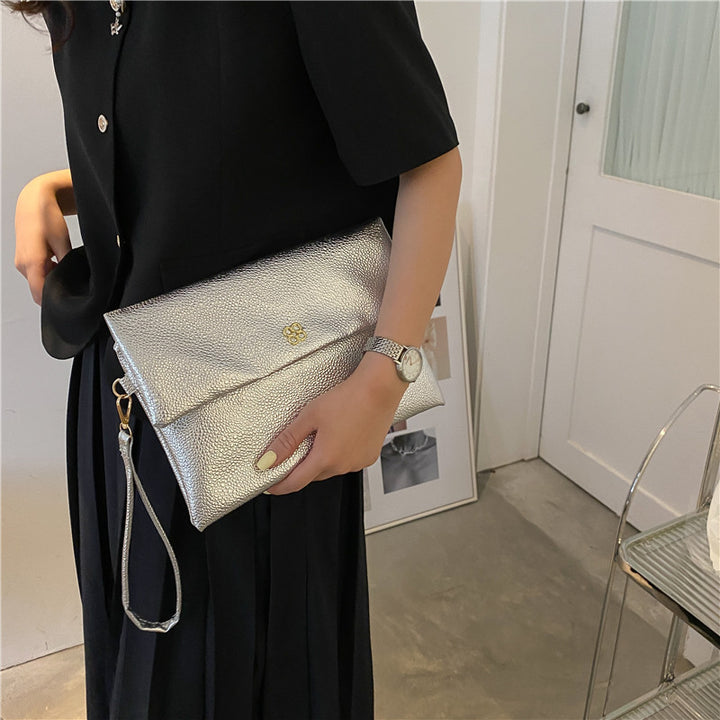 Elegante Texturierte Handgelenk-Clutch Karnz