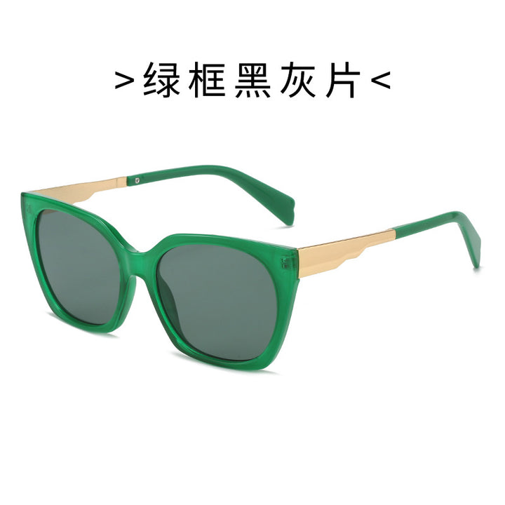 Damen Oversized-Sonnenbrille mit elegantem transparentem Rahmen und goldenen Akzenten Karnz