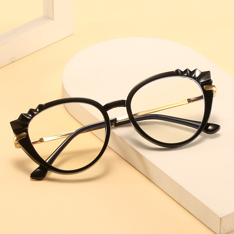 Damen Cat-Eye Korrektionsbrille mit glänzendem Kunststoffrahmen und goldenen Akzenten Karnz