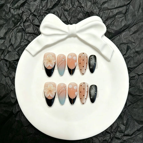 Elegantes Press-On-Nagelkunst-Set mit floralen und abstrakten Designs