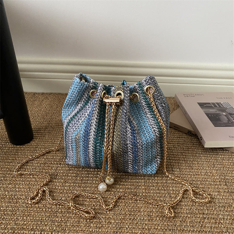 Künstlerisch gewobene Bucket Bag